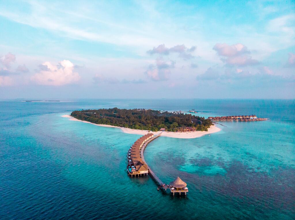 Furaveri Island Resort & Spa